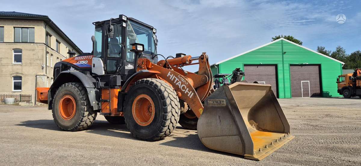 Hitachi ZW150 su svarstyklem, frontal loader