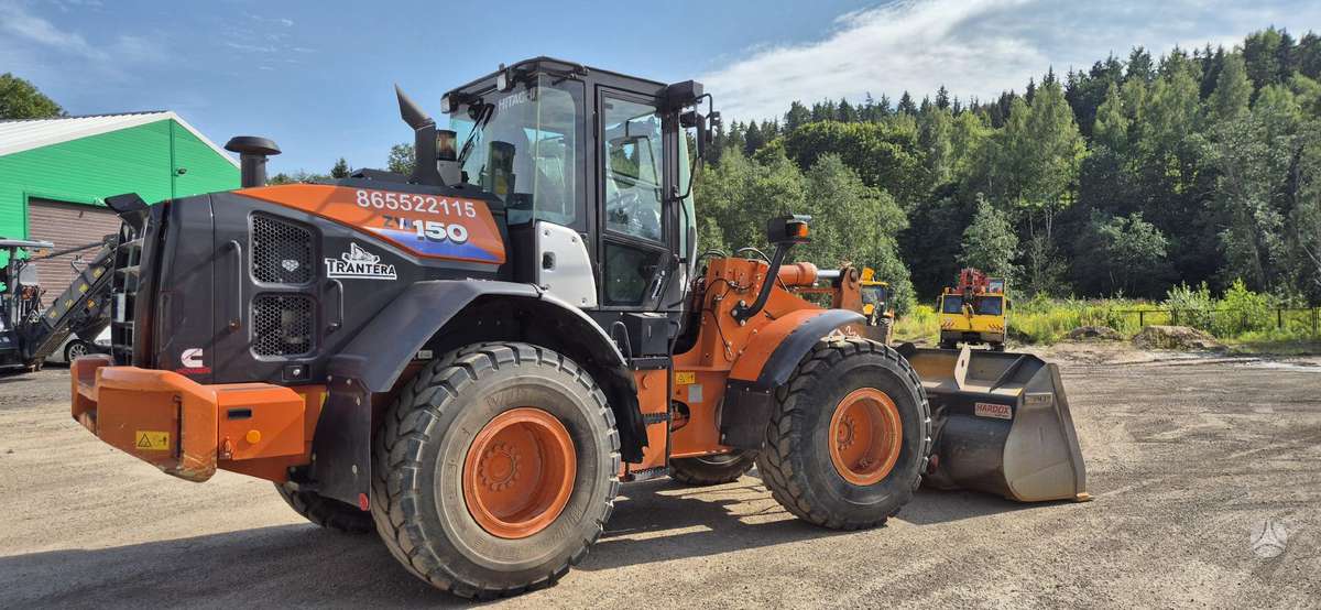 Hitachi ZW150 su svarstyklem, frontal loader