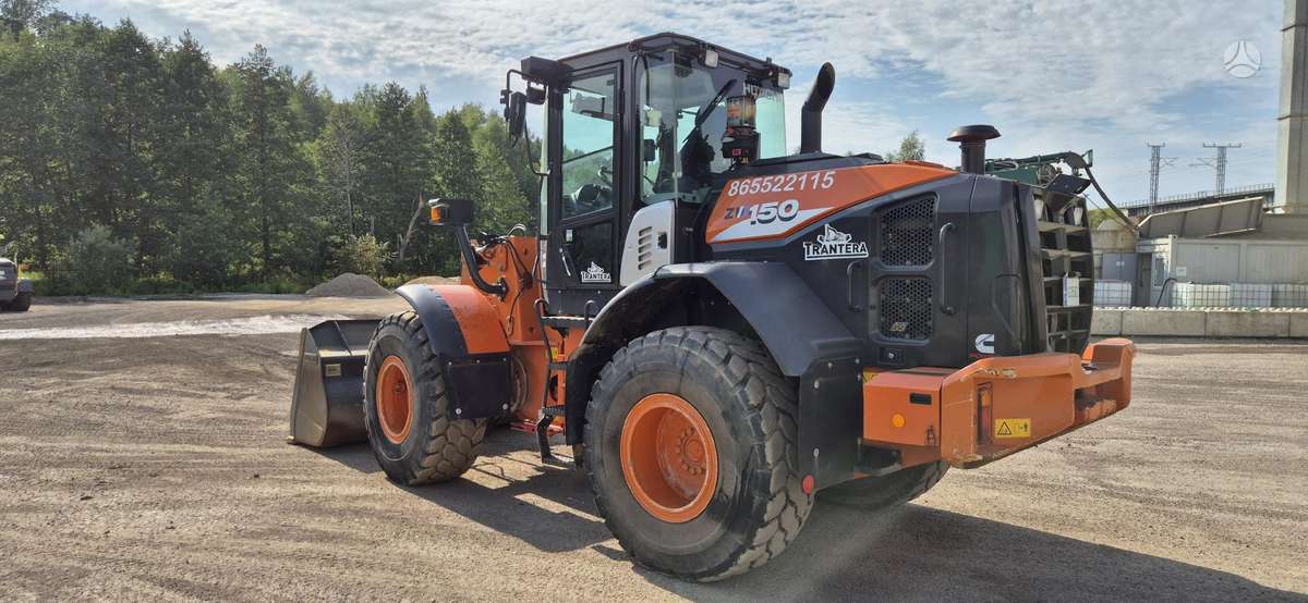 Hitachi ZW150 su svarstyklem, frontal loader
