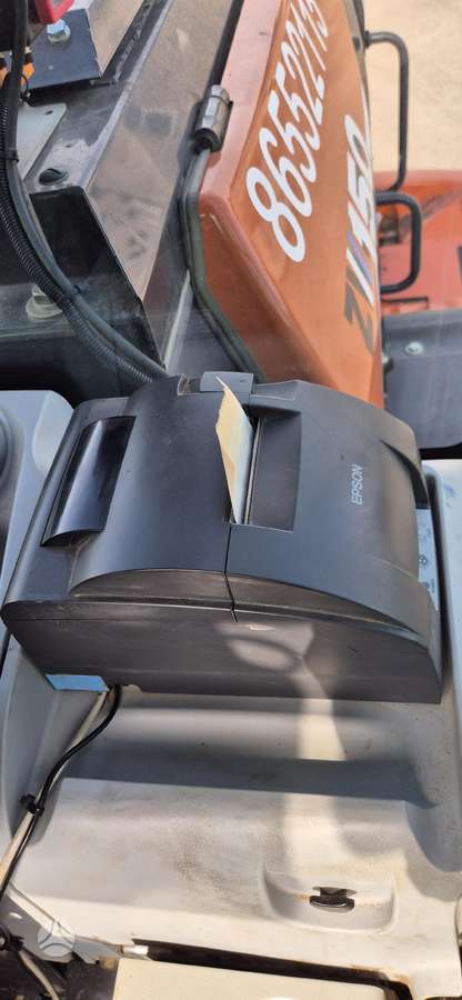 Hitachi ZW150 su svarstyklem, frontal loader