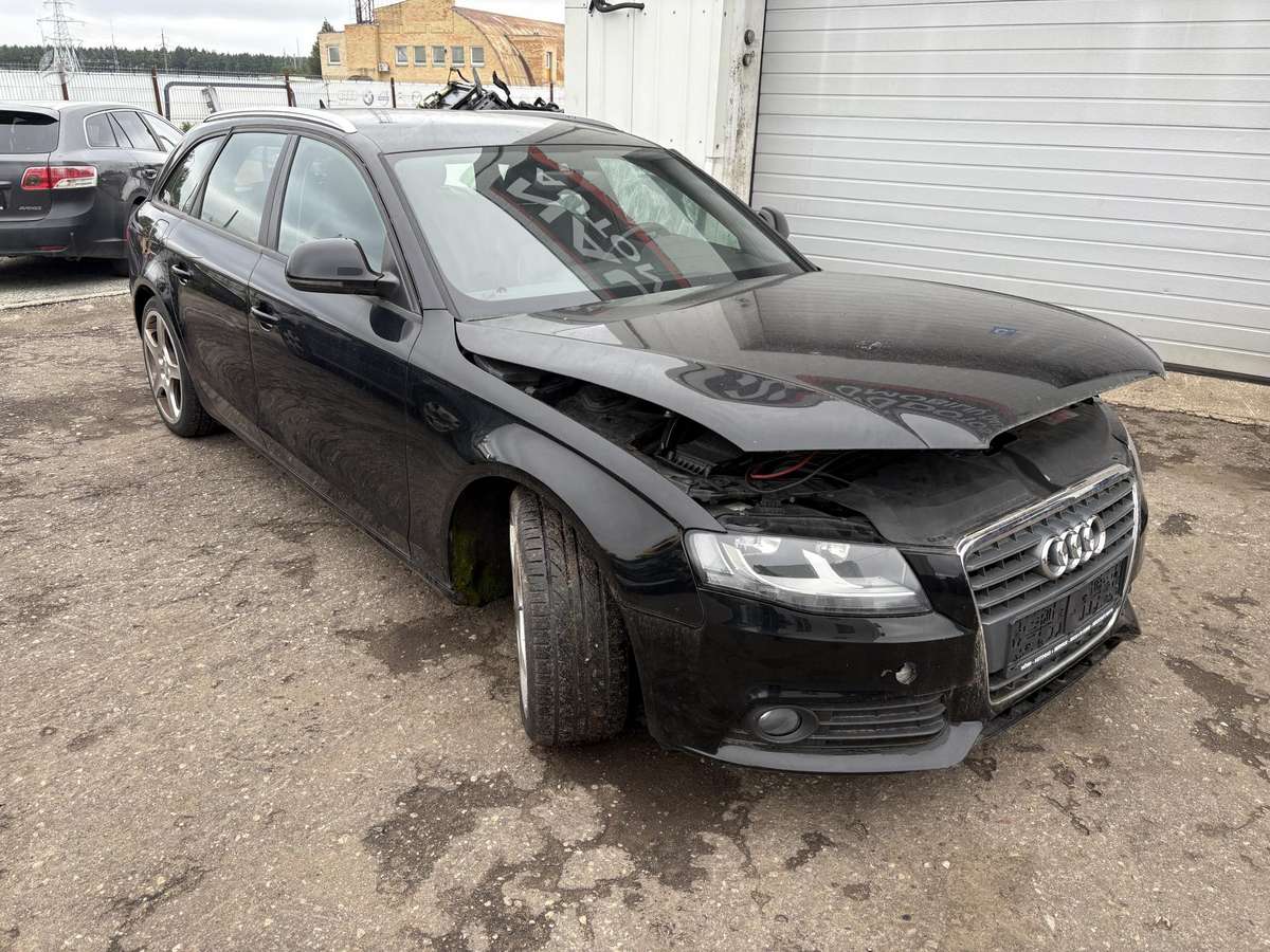 Audi A4 37068366700