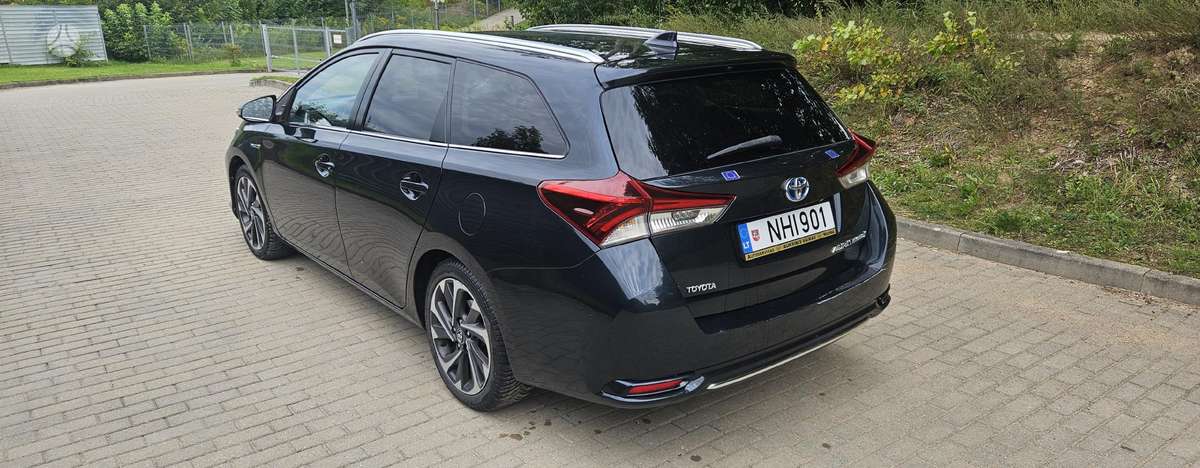 Toyota Auris, universalas