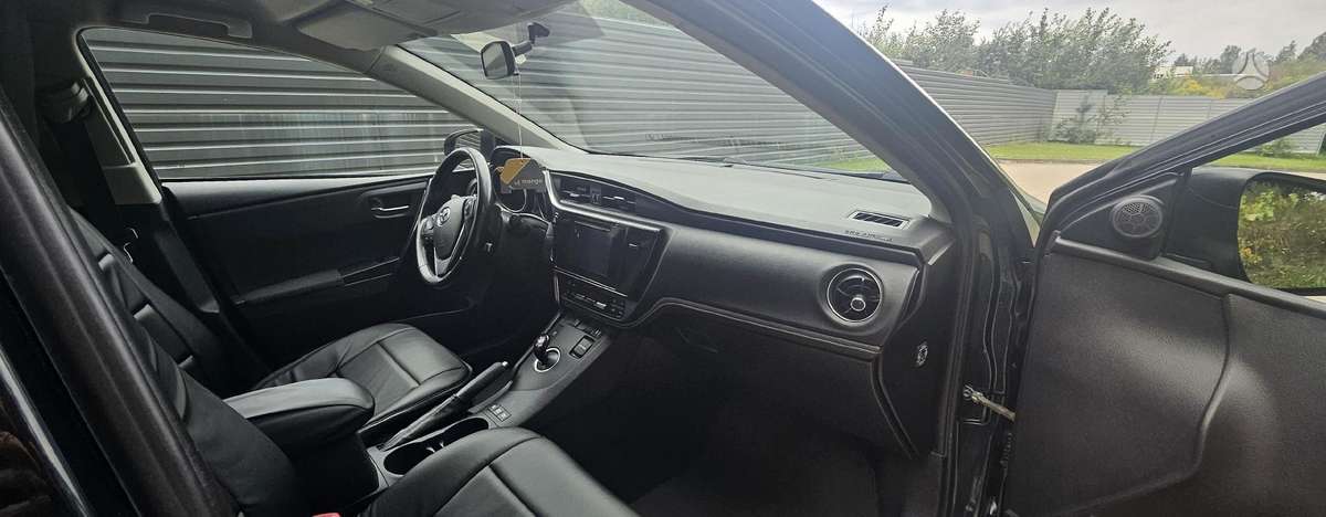 Toyota Auris, universalas