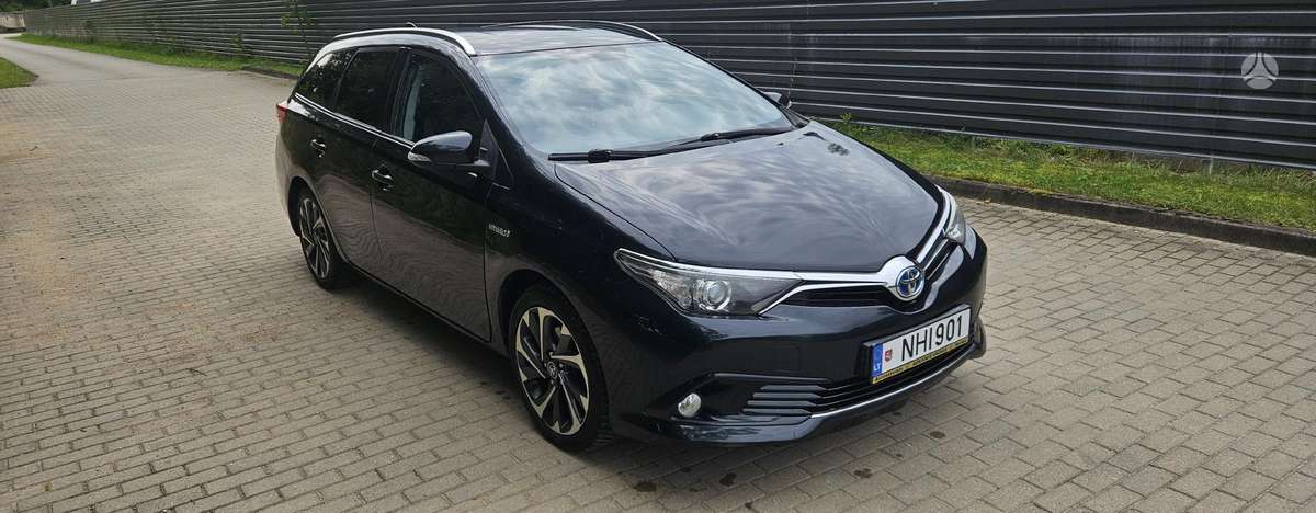 Toyota Auris, universalas