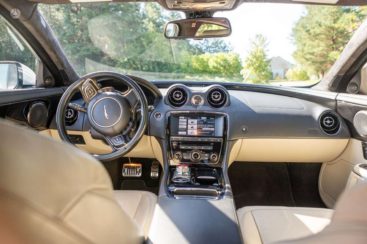 Jaguar XJ, 3.0 l., Седан