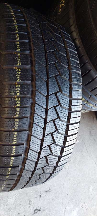 Continental, žieminės 235/45 R18