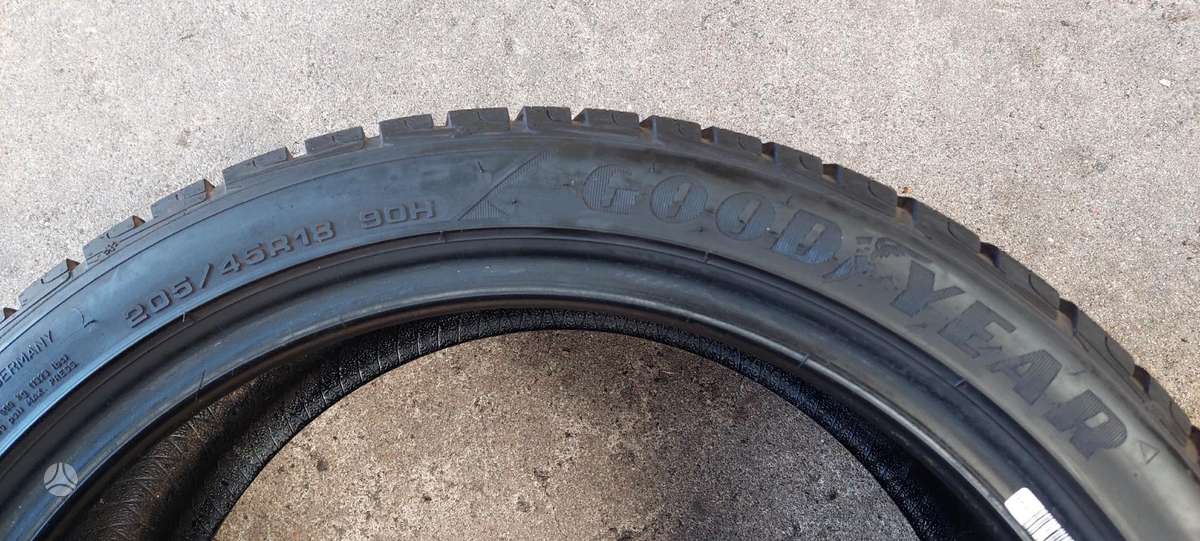 Goodyear, winter 205/45 R18