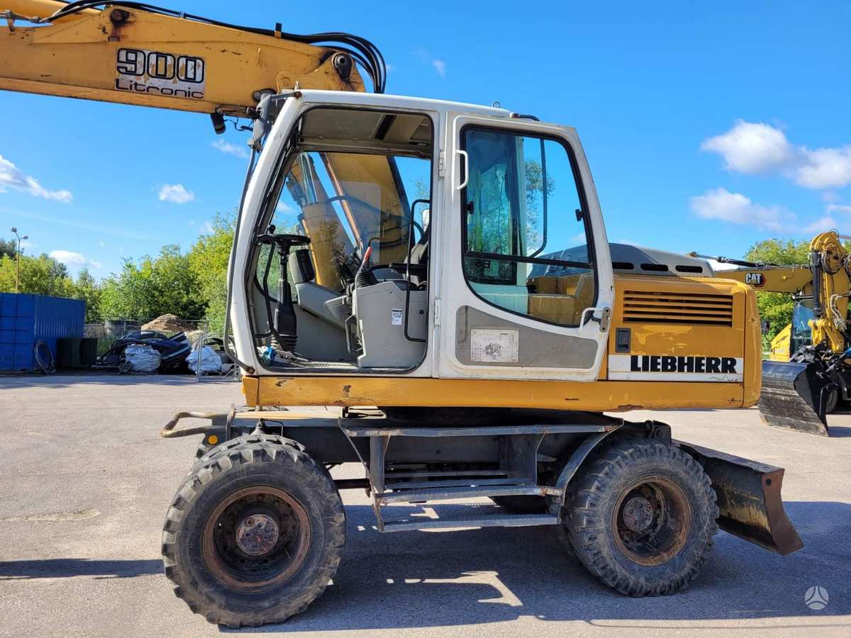 Liebherr A900C, excavator