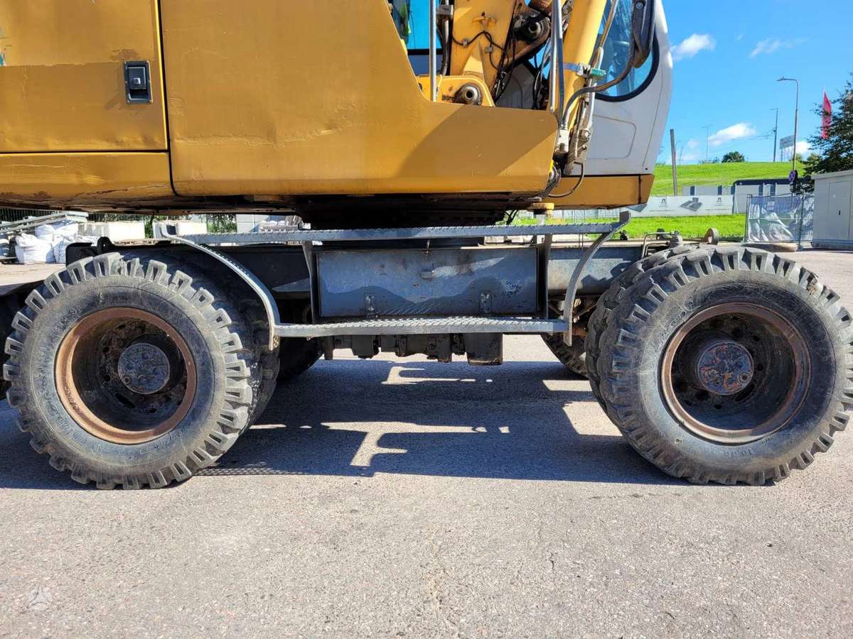 Liebherr A900C, ekskavatoriai