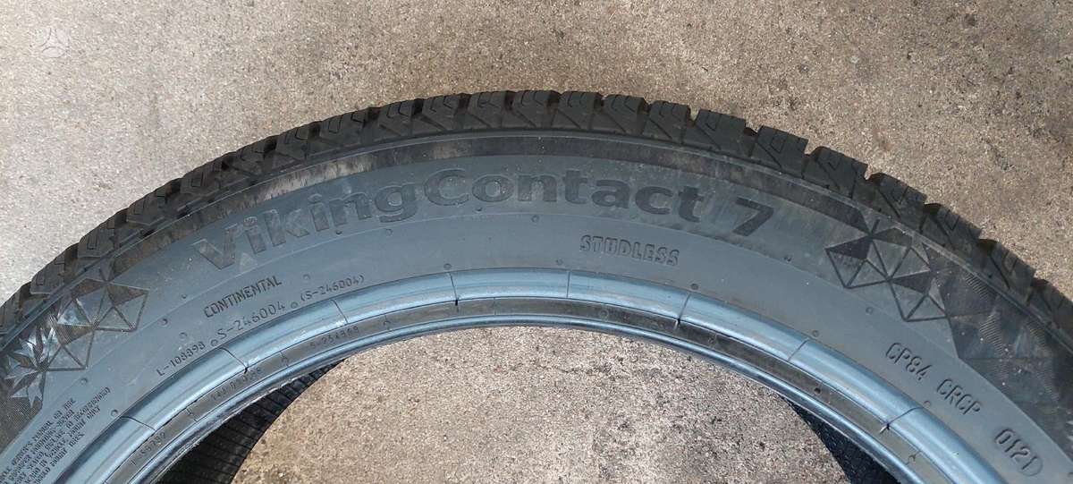 Continental, зимние 235/50 R19