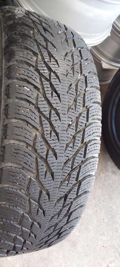 Nokian, зимние 215/65 R17
