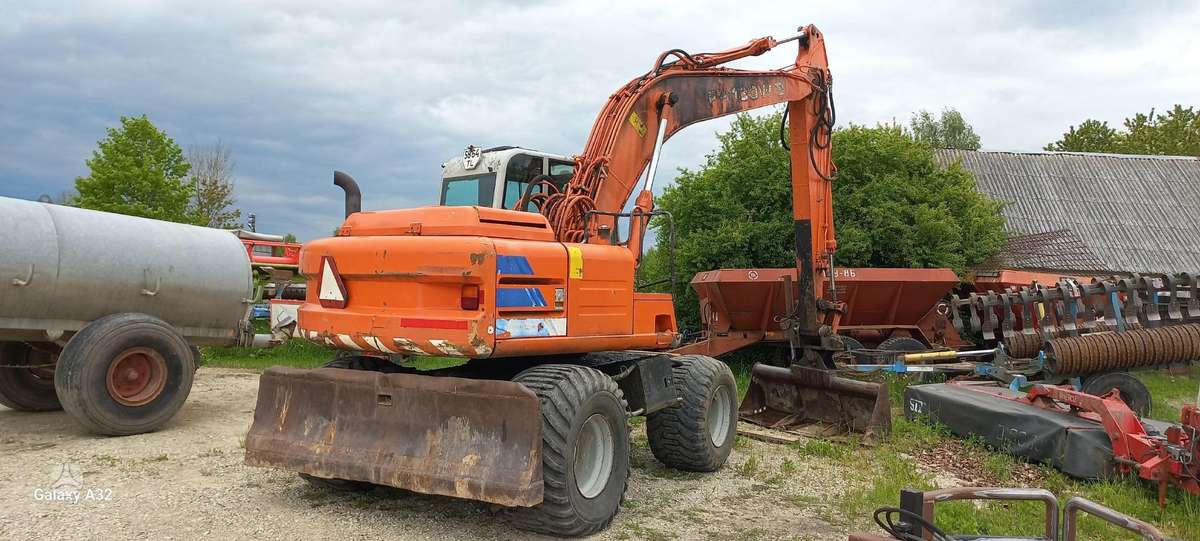 Fiat-Hitachi FW 130, excavator