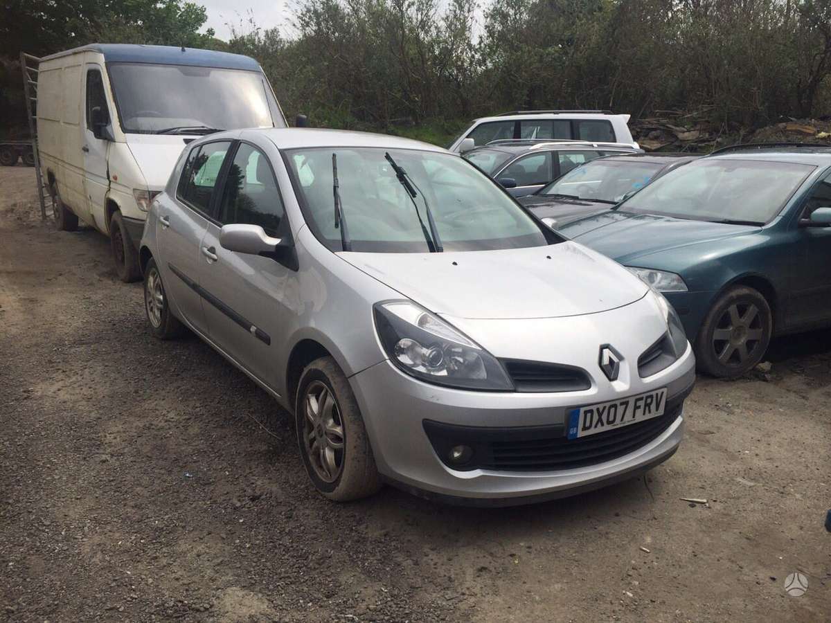 Renault Clio по частям