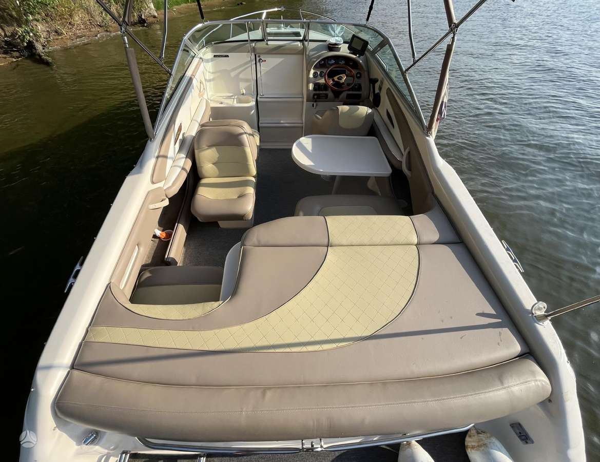 Sea Ray 220, yachts / cruisers