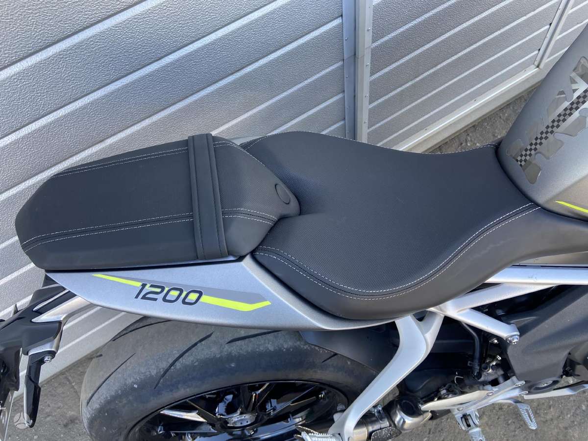 Triumph Speed Triple 1200cc, street / classic