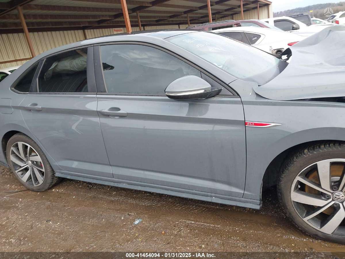 Volkswagen Jetta dalimis. Dalimis