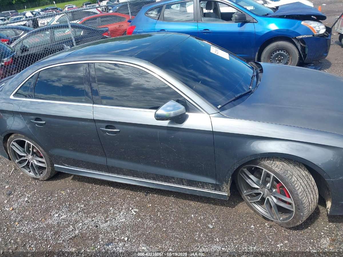 Audi S3 по частям. Usa audi s3 dalimis