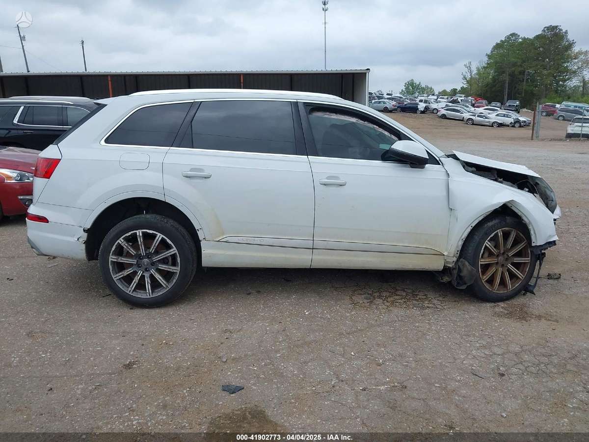 Audi Q7 dalimis. Usa dalimis