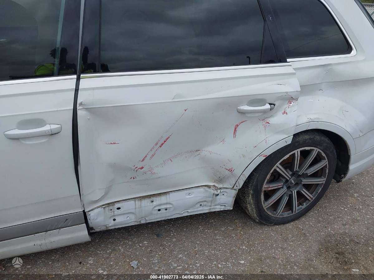 Audi Q7 по частям. Usa dalimis