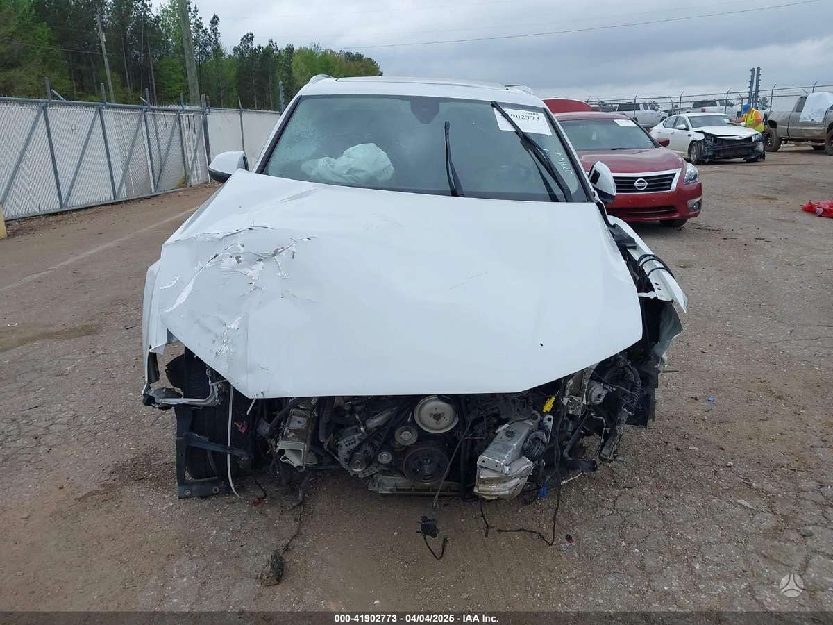 Audi Q7 dalimis. Usa dalimis