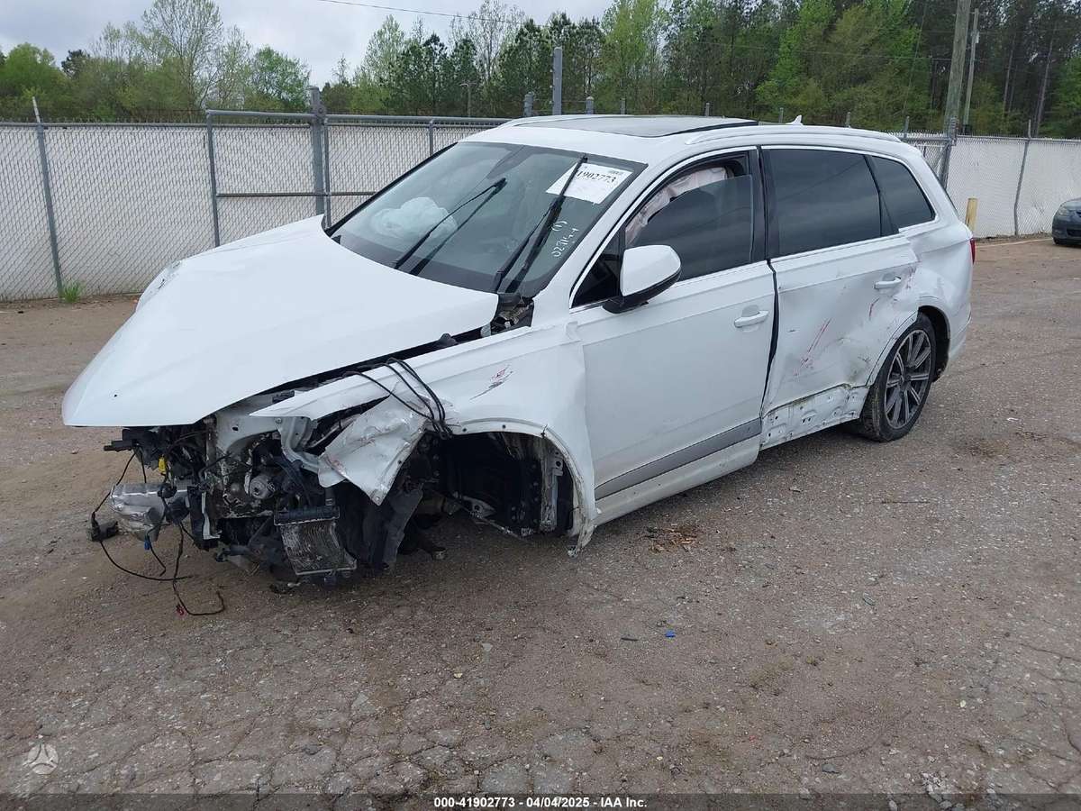 Audi Q7 dalimis. Usa dalimis