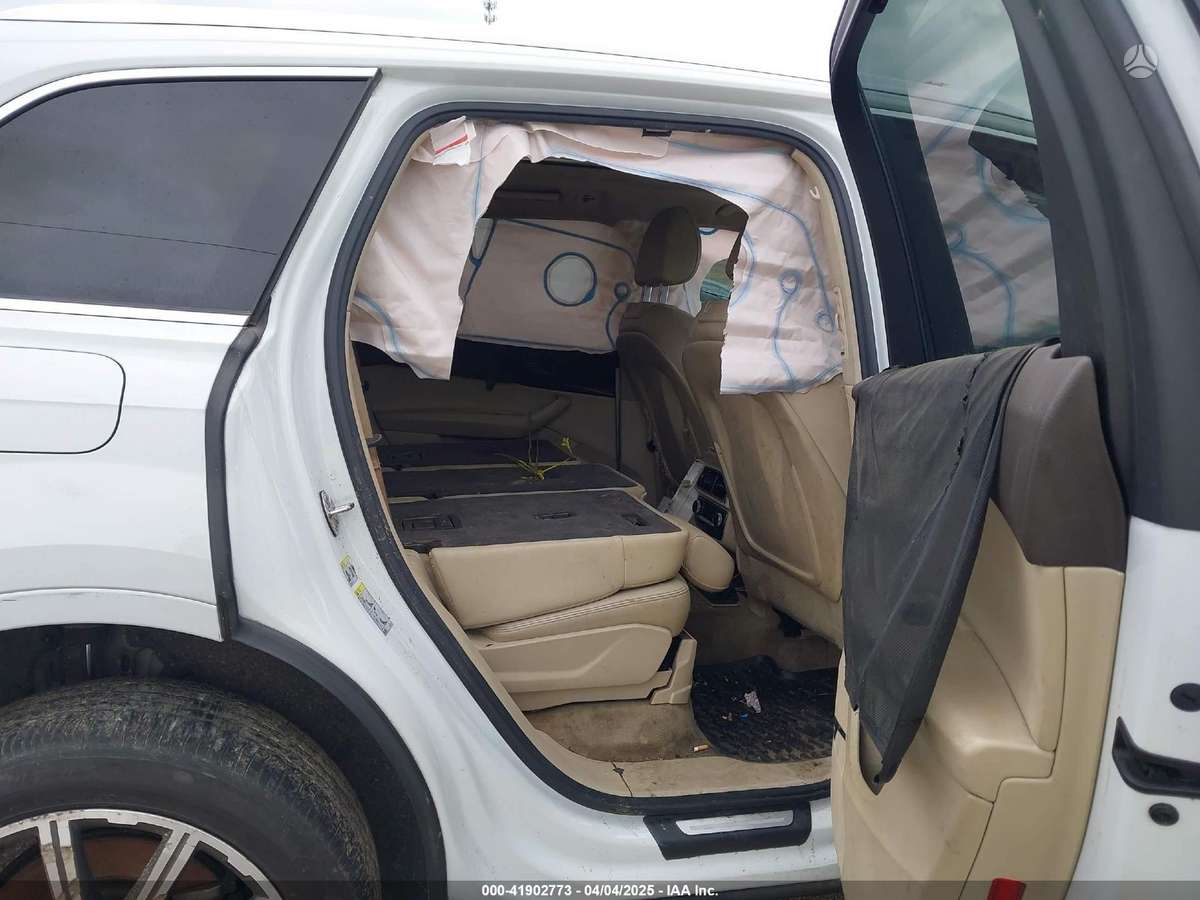 Audi Q7 dalimis. Usa dalimis