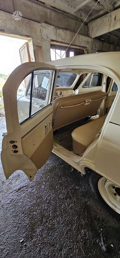 GAZ 21, Седан