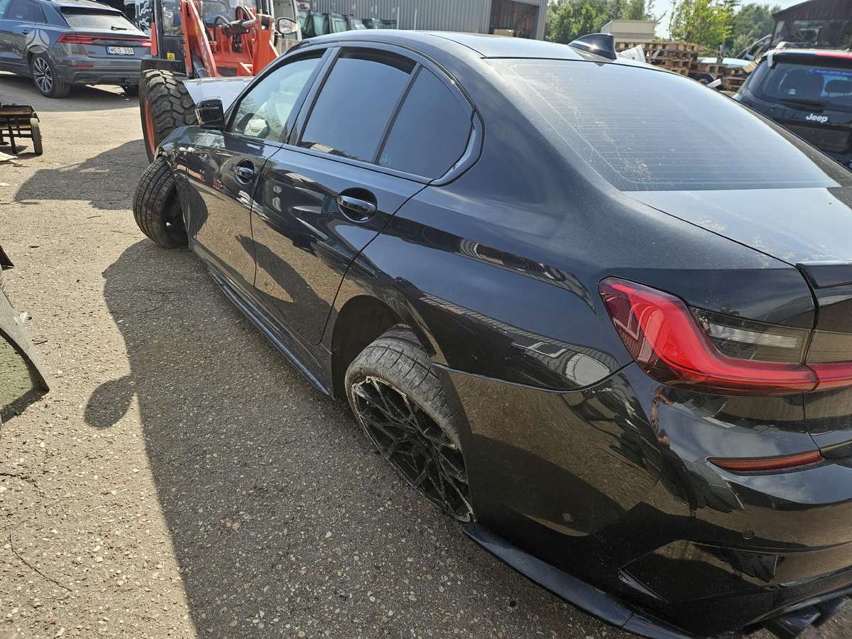 BMW 330