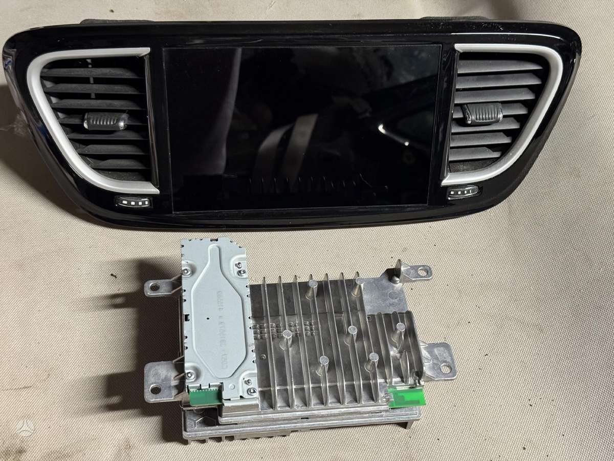 Chrysler Pacifica apdailos detalės