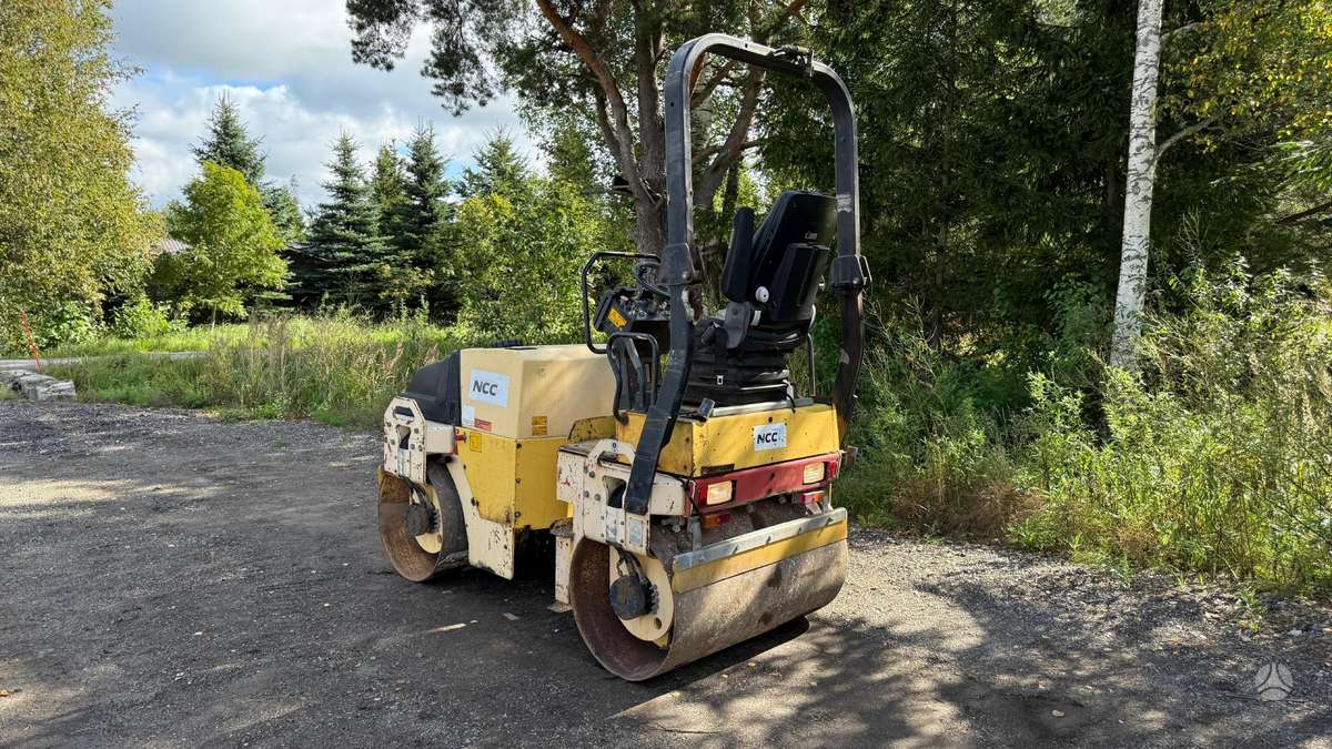 Dynapac CC122, vibrator / compactor