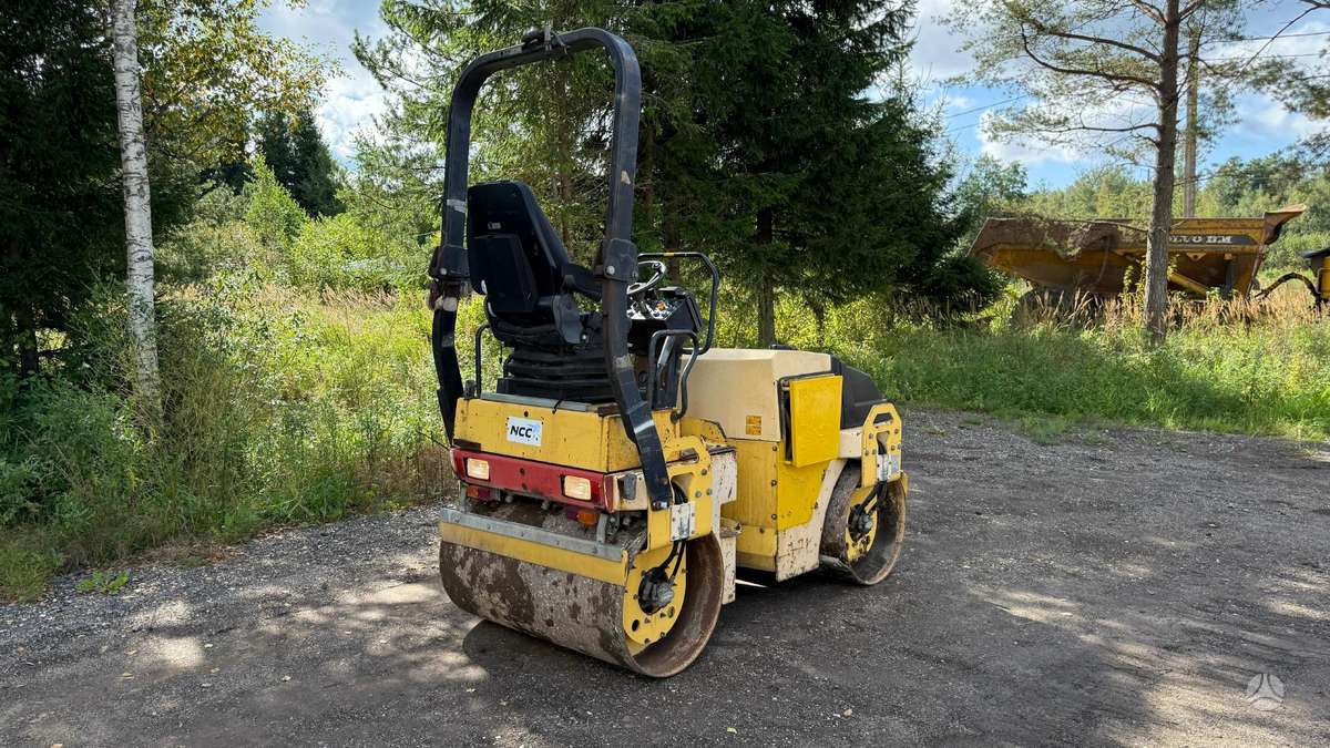 Dynapac CC122, vibrator / compactor