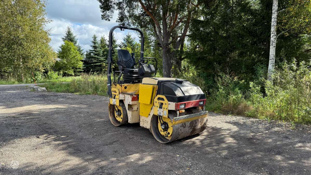 Dynapac CC122, vibrator / compactor