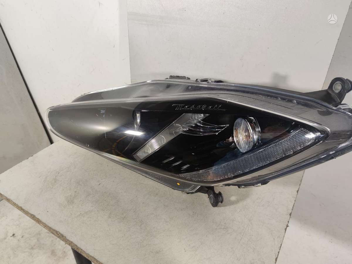 Maserati GranTurismo lights
