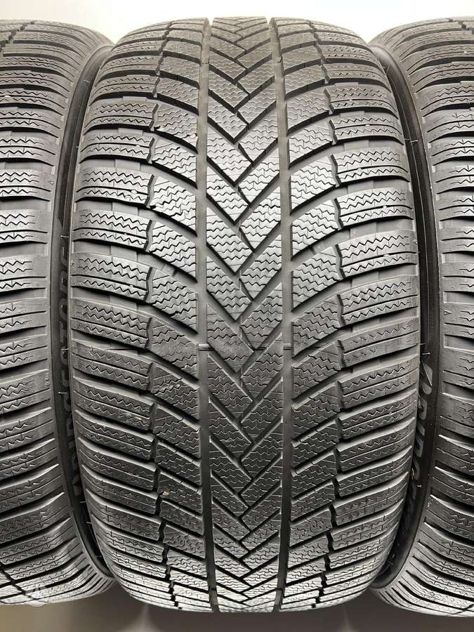 Bridgestone Blizzak LM005 95% 2023m, winter 285/40 R22