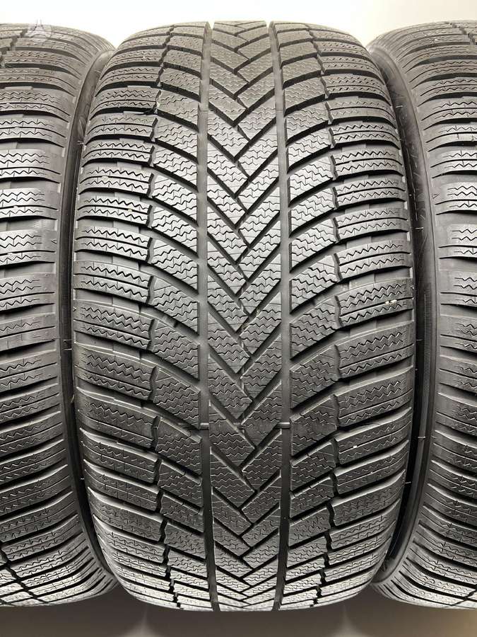 Bridgestone Blizzak LM005 95% 2023m, winter 285/40 R22