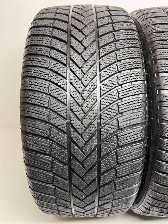 Bridgestone Blizzak LM005 2025m, winter 245/40 R19
