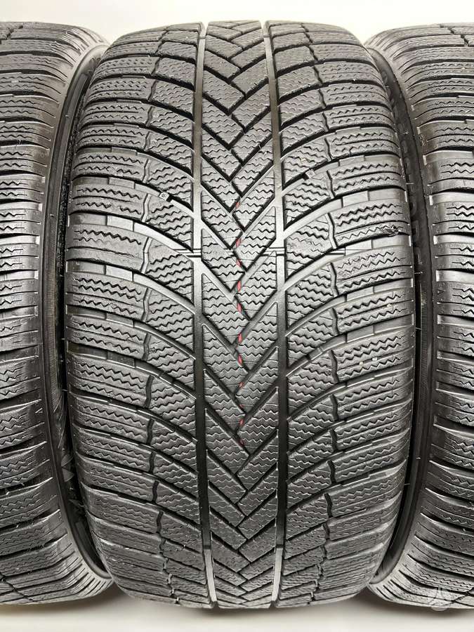 Bridgestone Blizzak LM005 2025m, winter 245/40 R19