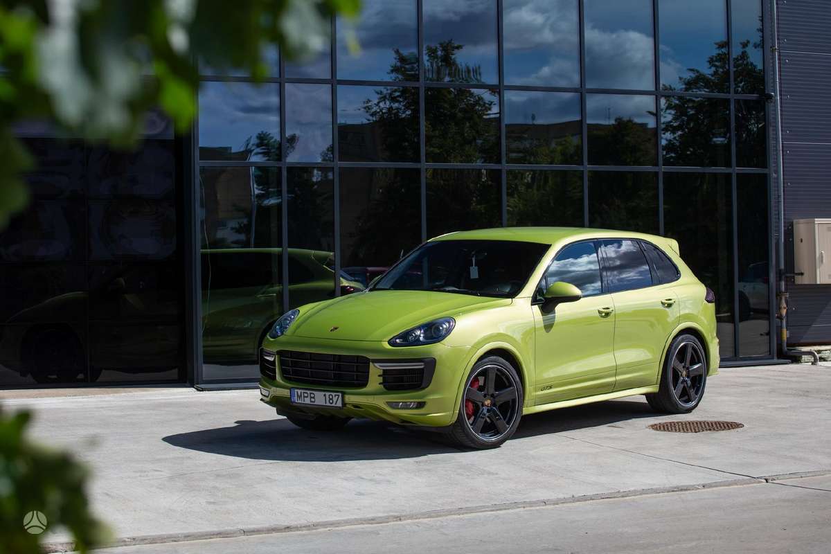 Porsche Cayenne - 2