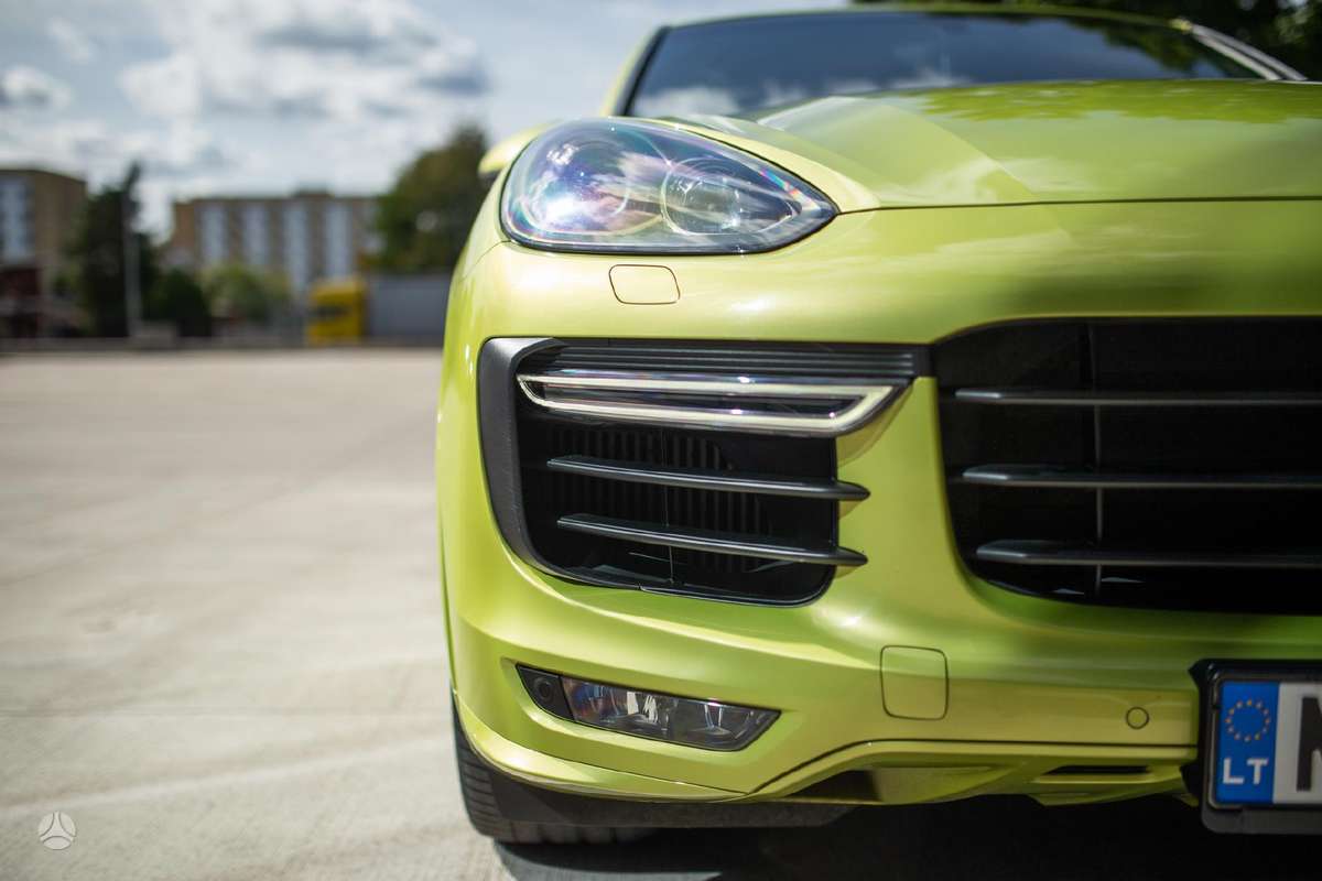 Porsche Cayenne - 10