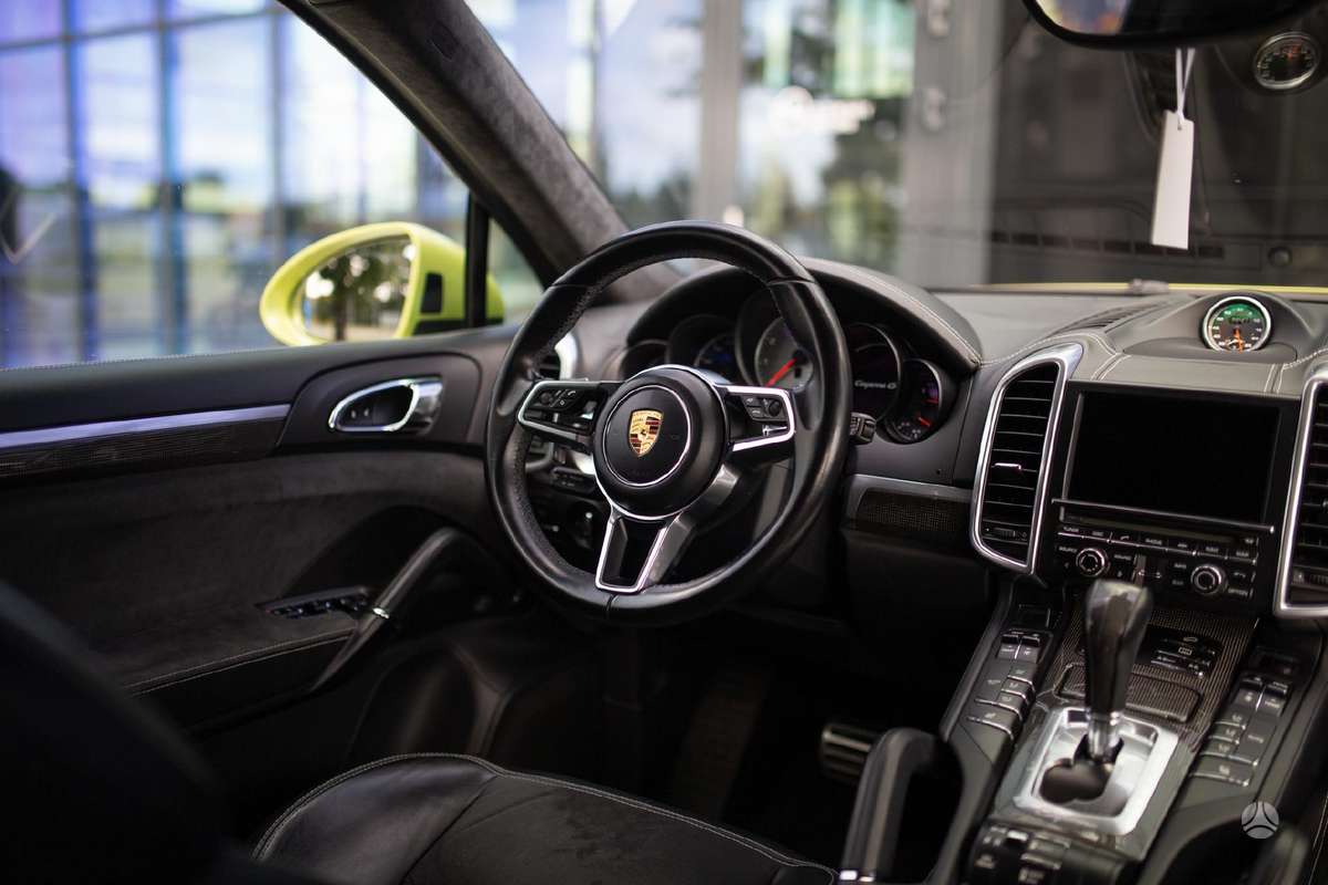 Porsche Cayenne - 12