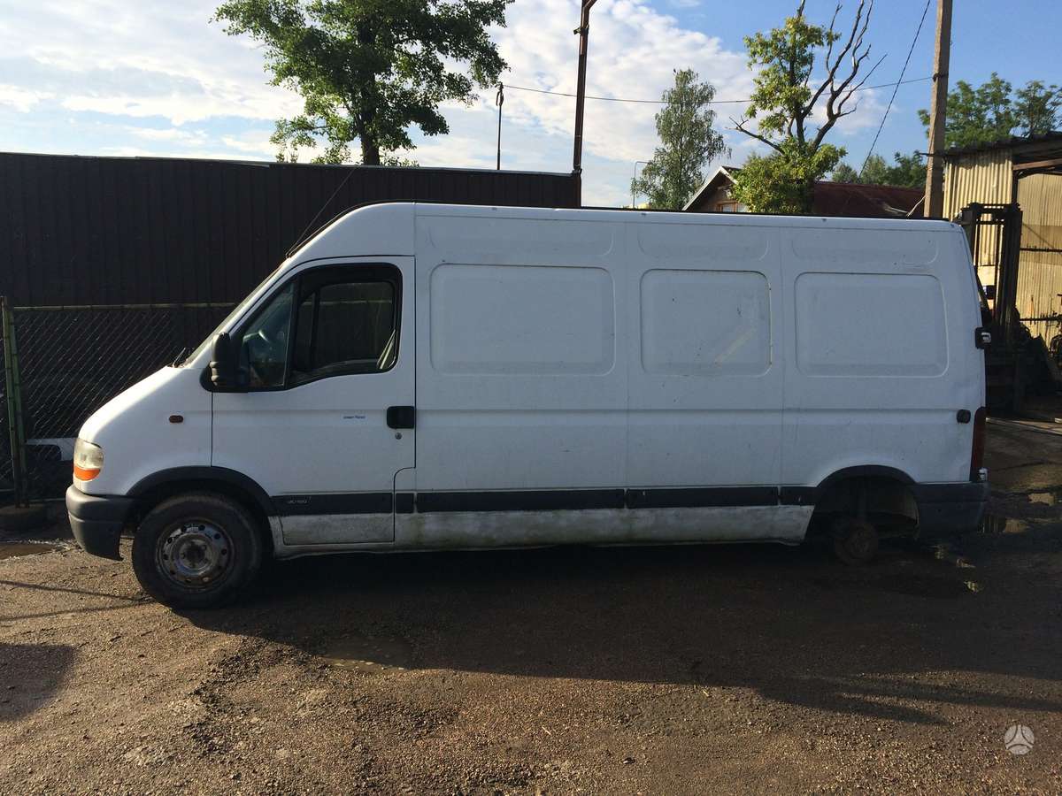 Renault Master, preču