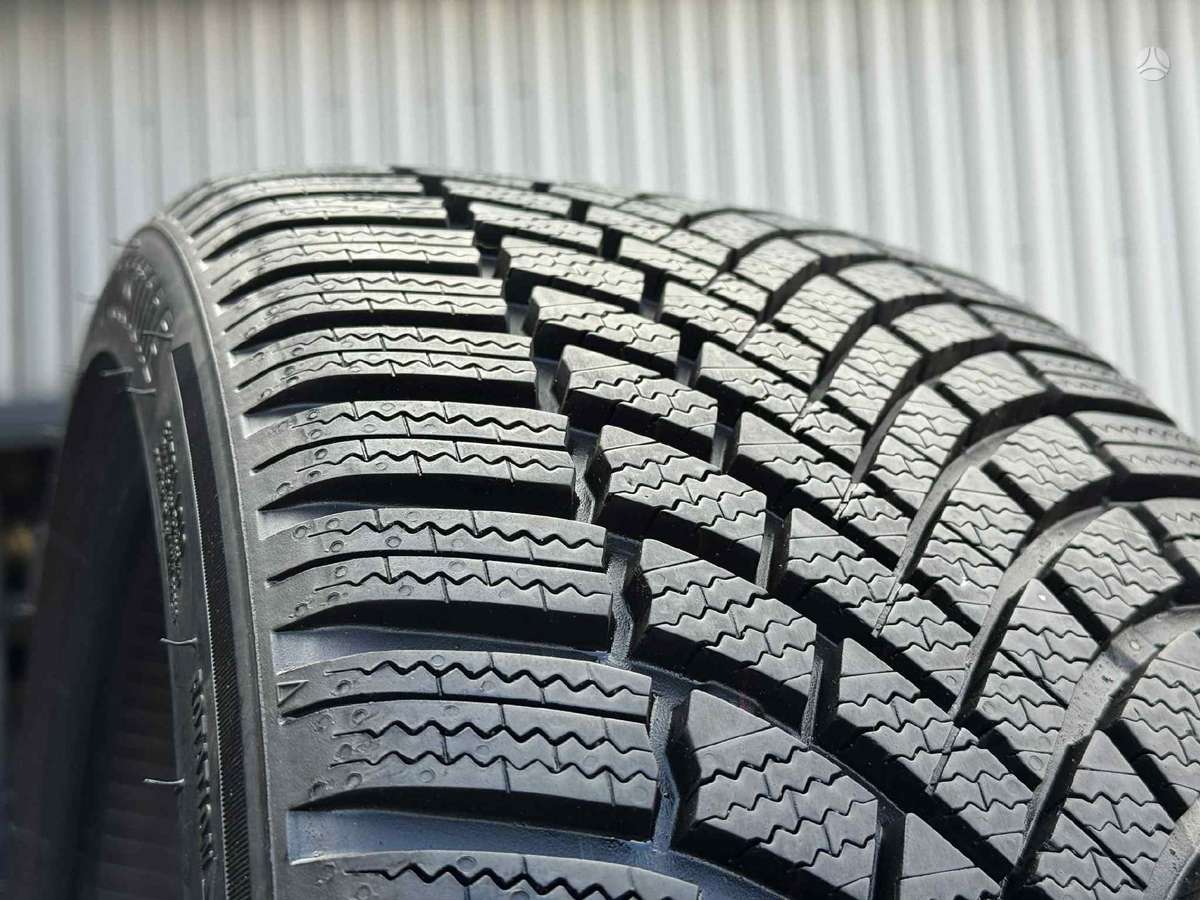 Bridgestone BLIZZAK LM005, зимние 225/40 R18
