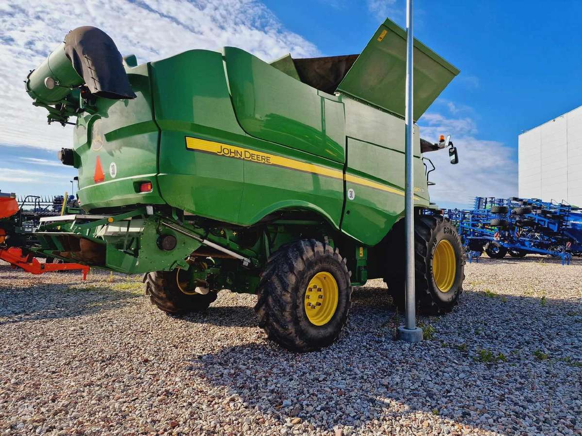 John Deere S680, combine harvesters