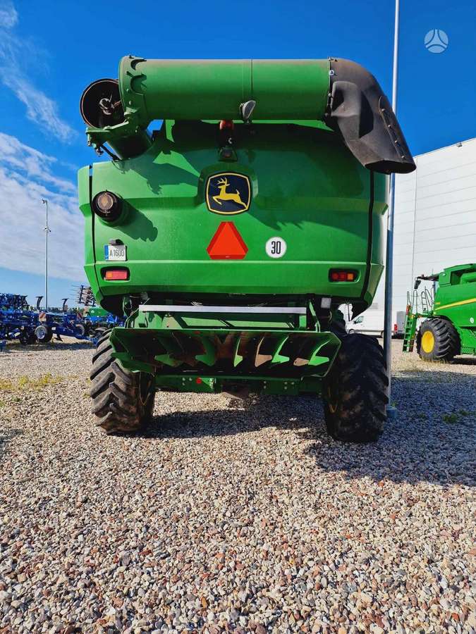 John Deere S680, kombainai