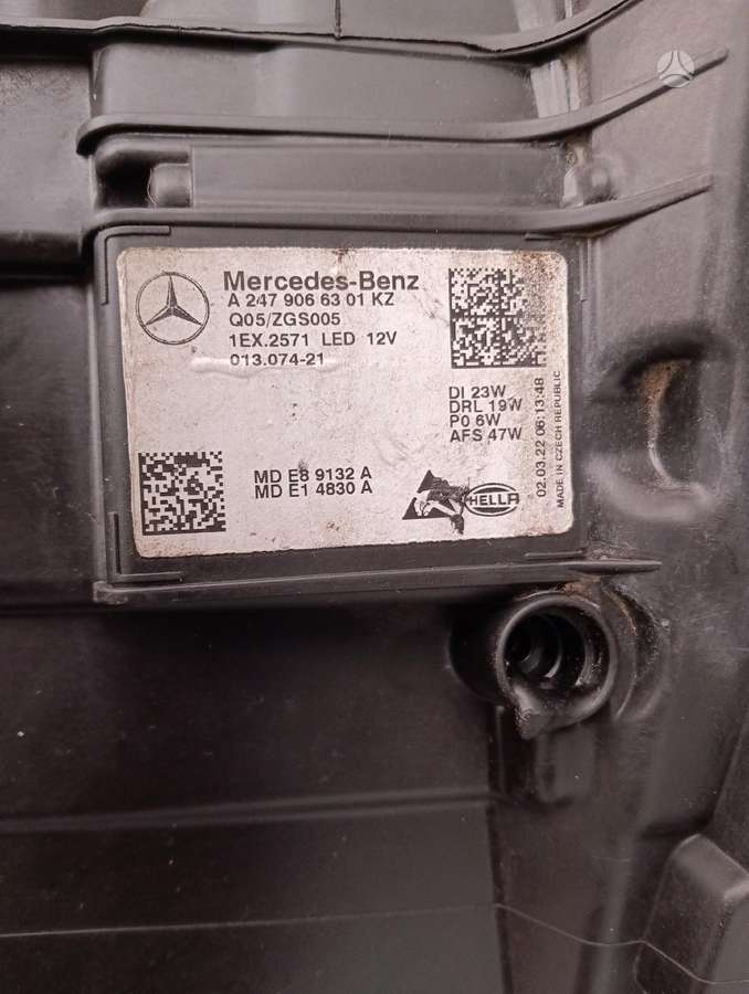 Mercedes-Benz GLA180 lights