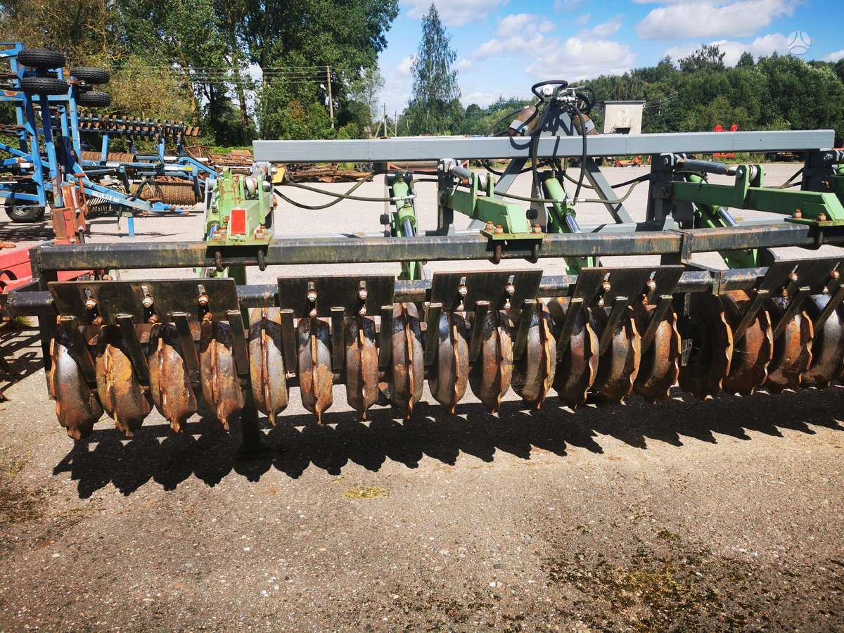 Laumetris DPL 4, žemės dirbimo / ruošimo technika