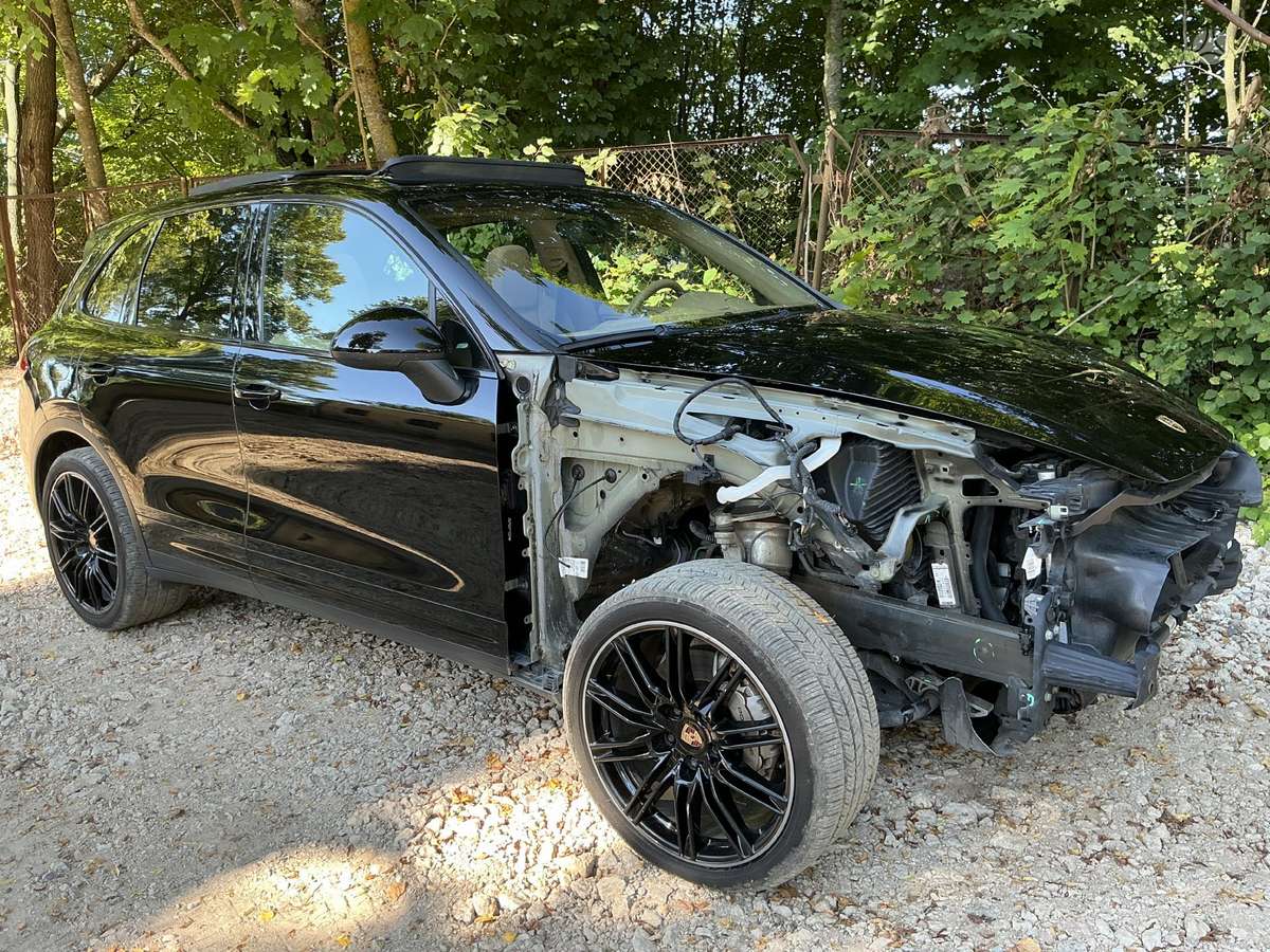 Porsche Cayenne - 4