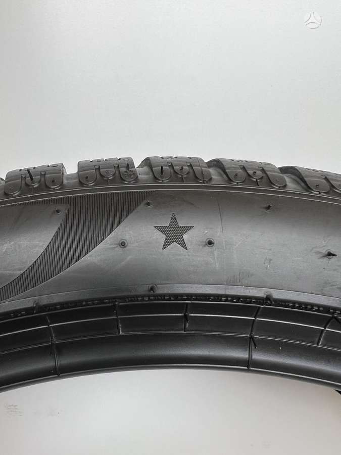 Pirelli P-Zero Winter *(BMW) 2024m, winter 255/40 R21