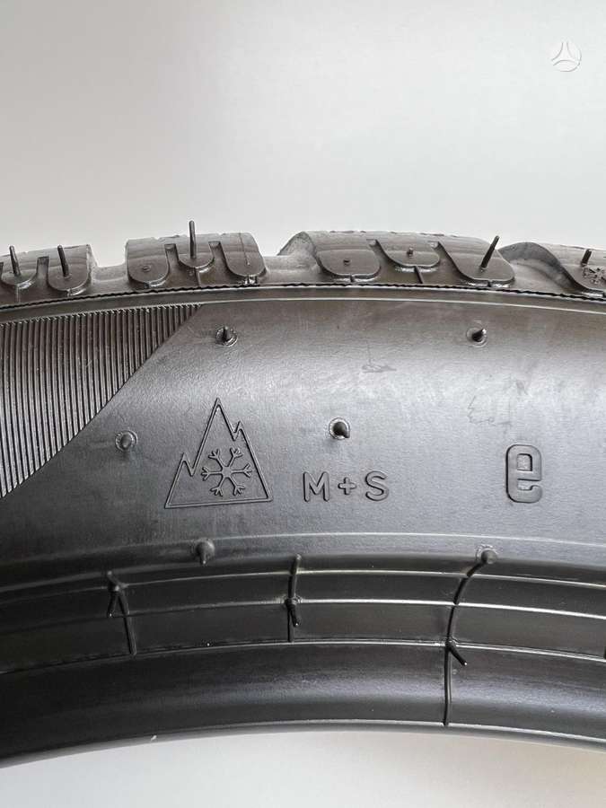 Pirelli P-Zero Winter *(BMW) 2024m, winter 255/40 R21