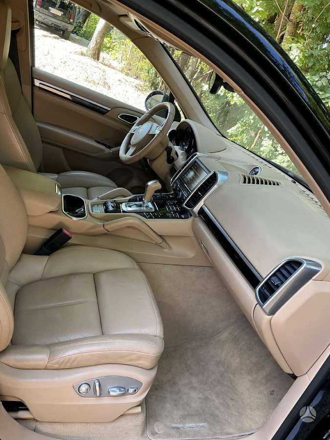 Porsche Cayenne - 10